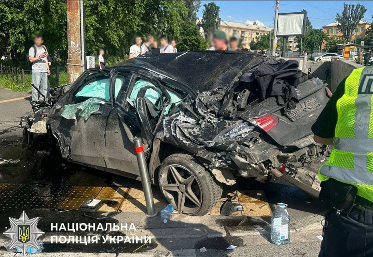 Смертельна ДТП у Києві: водій, який влетів у перехід, мав майже 40 порушень правил дорожнього руху Смертельна ДТП у Києві: водій, який влетів у перехід, мав майже 40 порушень правил дорожнього руху